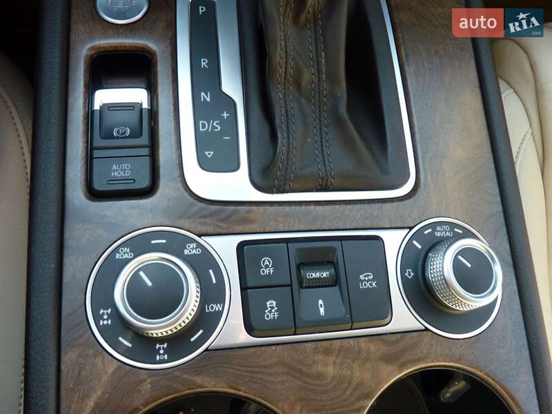 Внедорожник / Кроссовер Volkswagen Touareg 2015 в Житомире