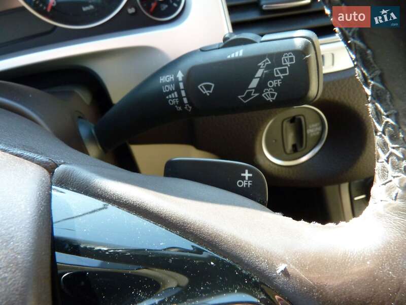 Внедорожник / Кроссовер Volkswagen Touareg 2015 в Житомире