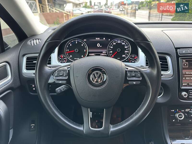 Внедорожник / Кроссовер Volkswagen Touareg 2017 в Киеве