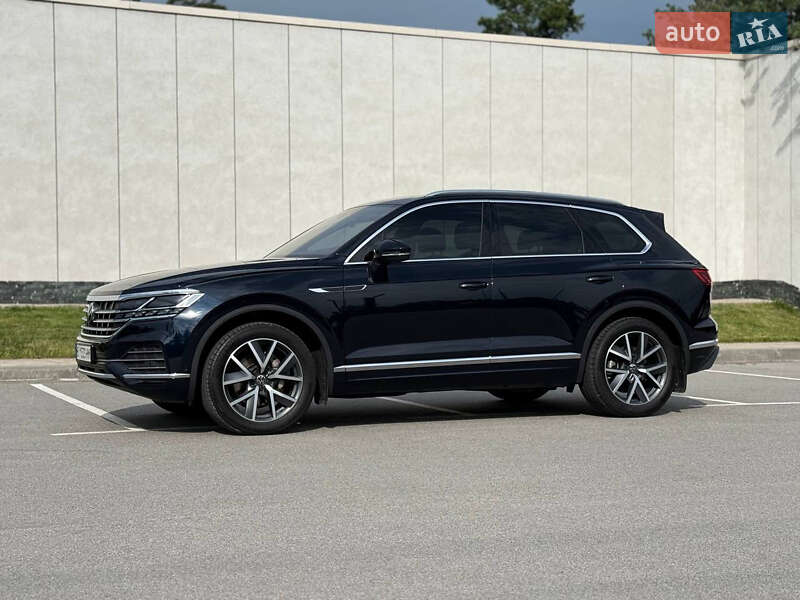 Внедорожник / Кроссовер Volkswagen Touareg 2022 в Киеве