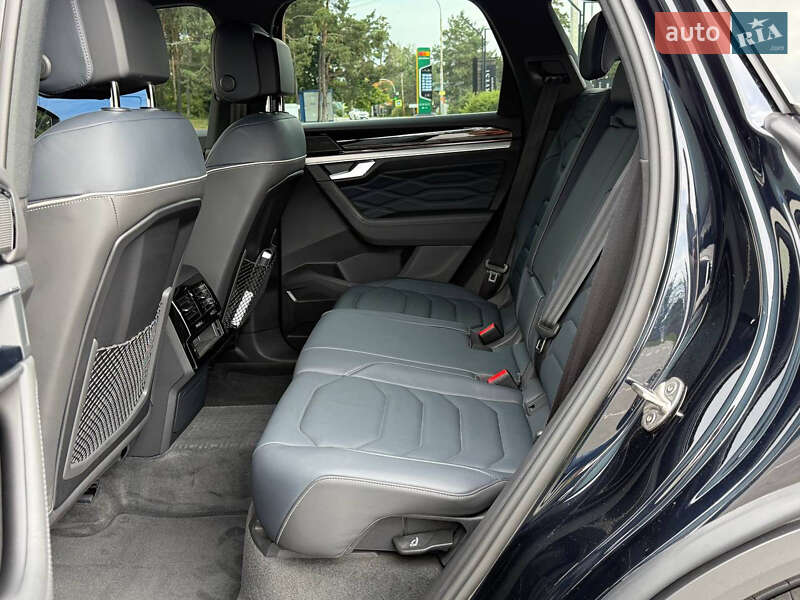 Внедорожник / Кроссовер Volkswagen Touareg 2022 в Киеве