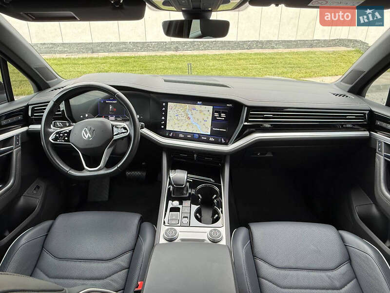 Внедорожник / Кроссовер Volkswagen Touareg 2022 в Киеве