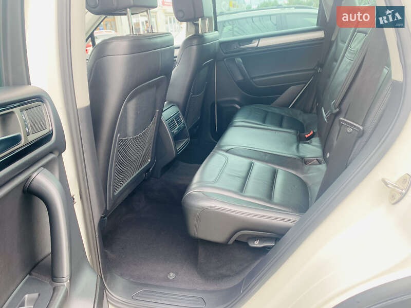 Внедорожник / Кроссовер Volkswagen Touareg 2010 в Черновцах