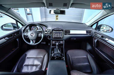 Позашляховик / Кросовер Volkswagen Touareg 2012 в 