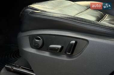 Внедорожник / Кроссовер Volkswagen Touareg 2011 в 
