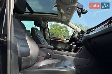Внедорожник / Кроссовер Volkswagen Touareg 2011 в 