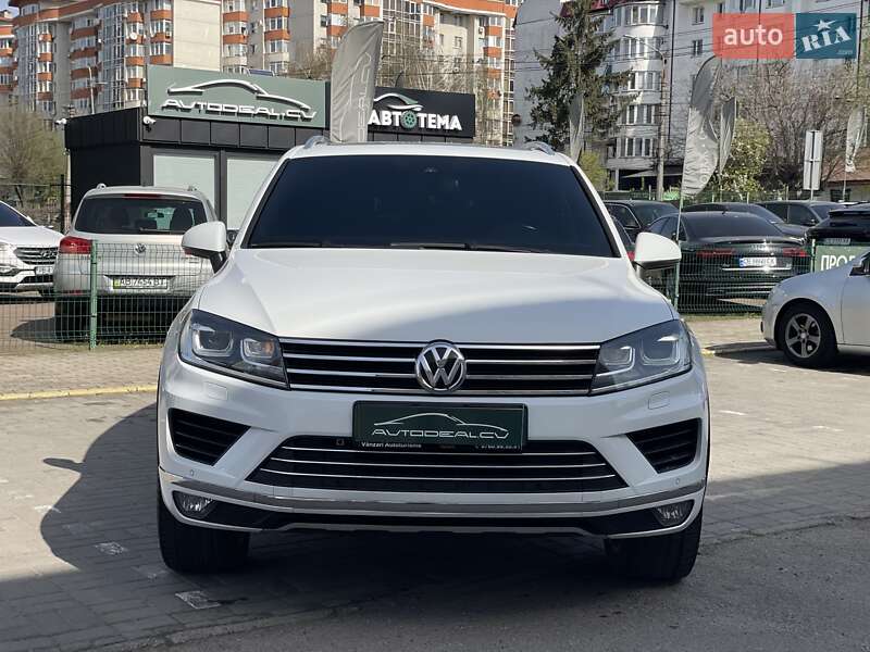 Внедорожник / Кроссовер Volkswagen Touareg 2014 в Черновцах
