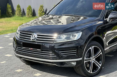 Внедорожник / Кроссовер Volkswagen Touareg 2015 в 