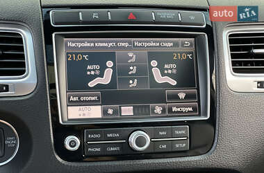 Внедорожник / Кроссовер Volkswagen Touareg 2015 в 