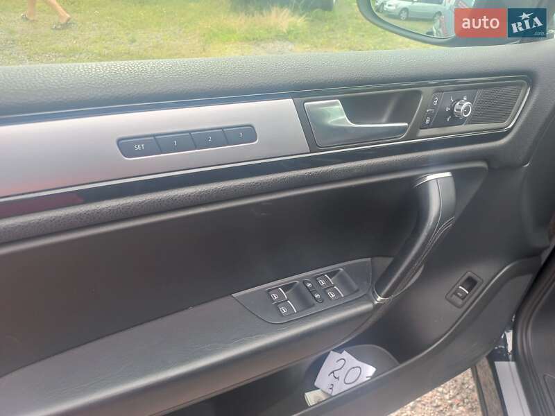 Внедорожник / Кроссовер Volkswagen Touareg 2011 в Шептицькому