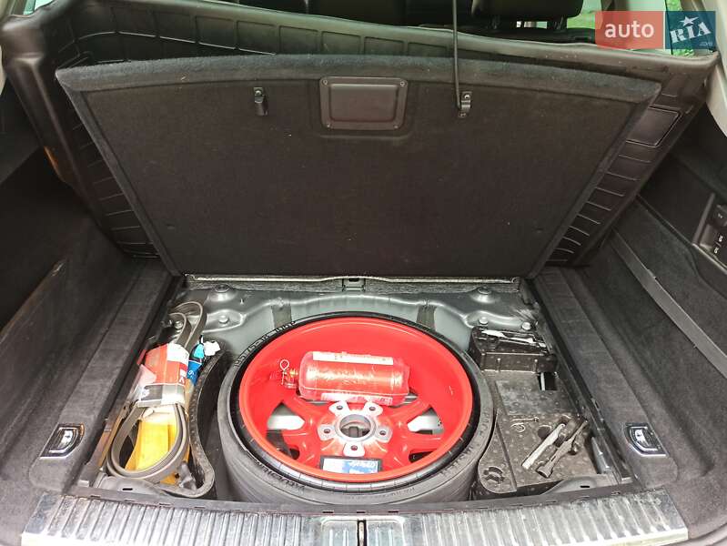 Позашляховик / Кросовер Volkswagen Touareg 2012 в Києві