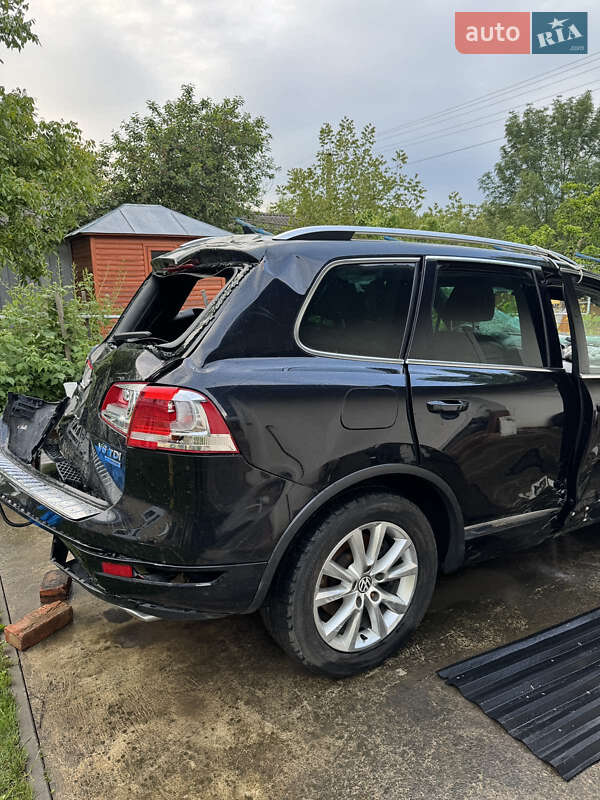 Внедорожник / Кроссовер Volkswagen Touareg 2011 в Яремче