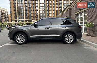 Внедорожник / Кроссовер Volkswagen Touareg 2019 в 