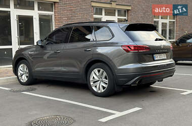 Внедорожник / Кроссовер Volkswagen Touareg 2019 в 