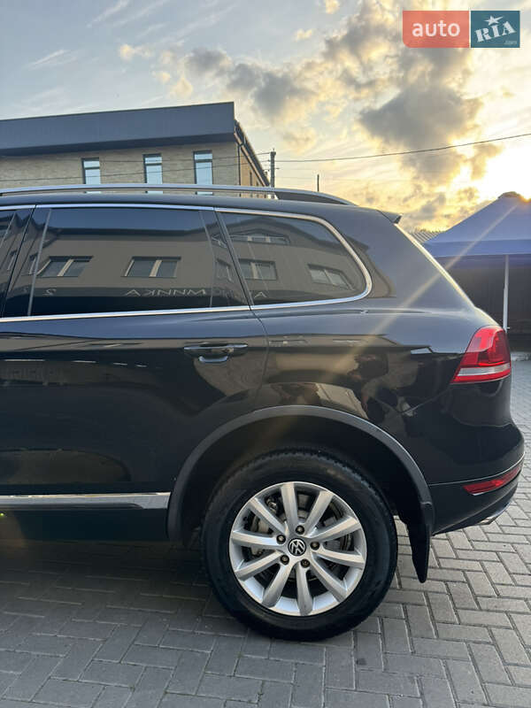 Внедорожник / Кроссовер Volkswagen Touareg 2010 в Ровно