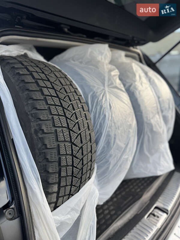 Внедорожник / Кроссовер Volkswagen Touareg 2010 в Ровно