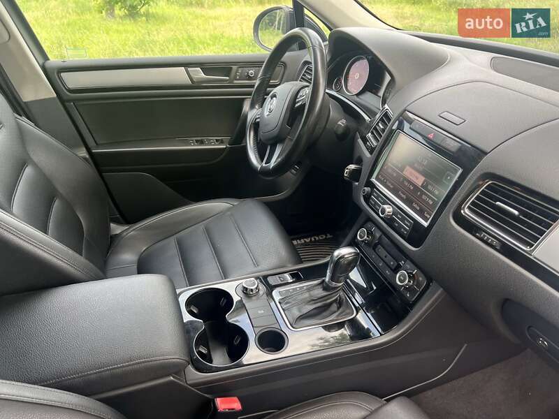 Внедорожник / Кроссовер Volkswagen Touareg 2011 в Броварах