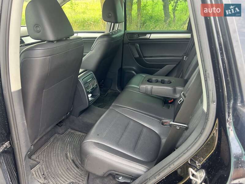 Внедорожник / Кроссовер Volkswagen Touareg 2011 в Броварах