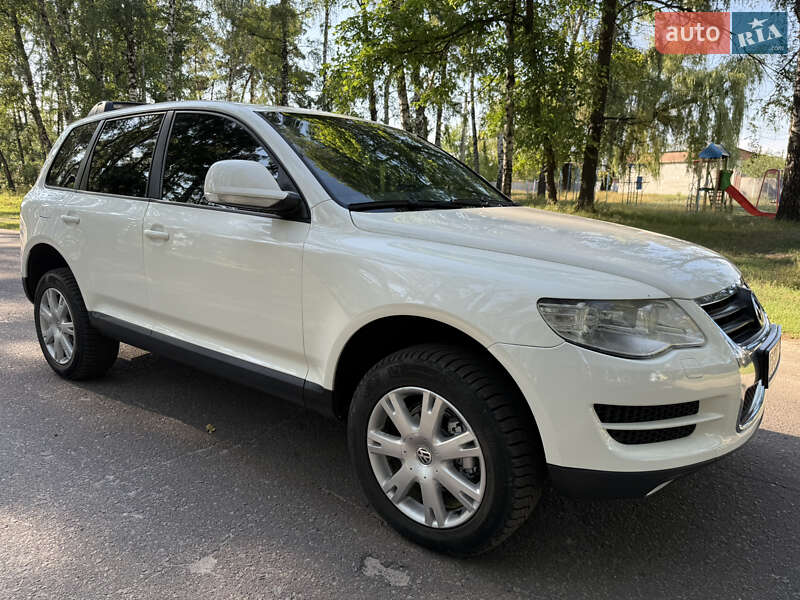 Внедорожник / Кроссовер Volkswagen Touareg 2010 в Ахтырке