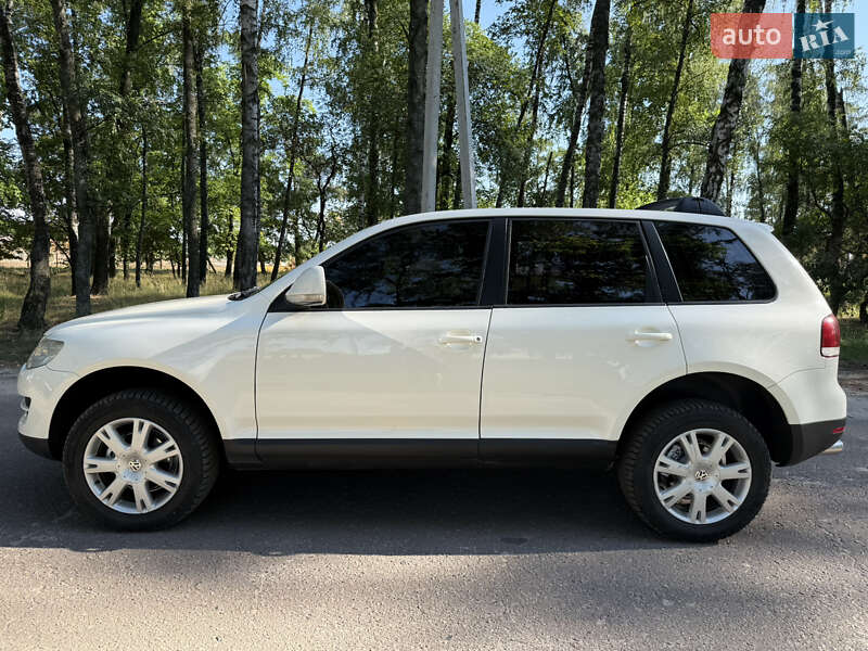 Внедорожник / Кроссовер Volkswagen Touareg 2010 в Ахтырке