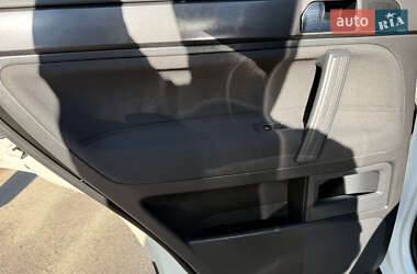 Внедорожник / Кроссовер Volkswagen Touareg 2010 в 
