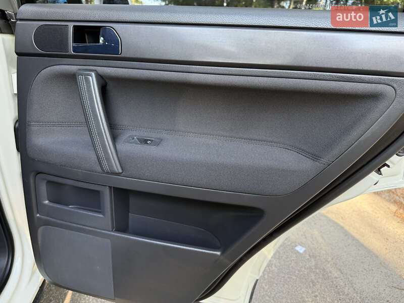 Внедорожник / Кроссовер Volkswagen Touareg 2010 в Ахтырке