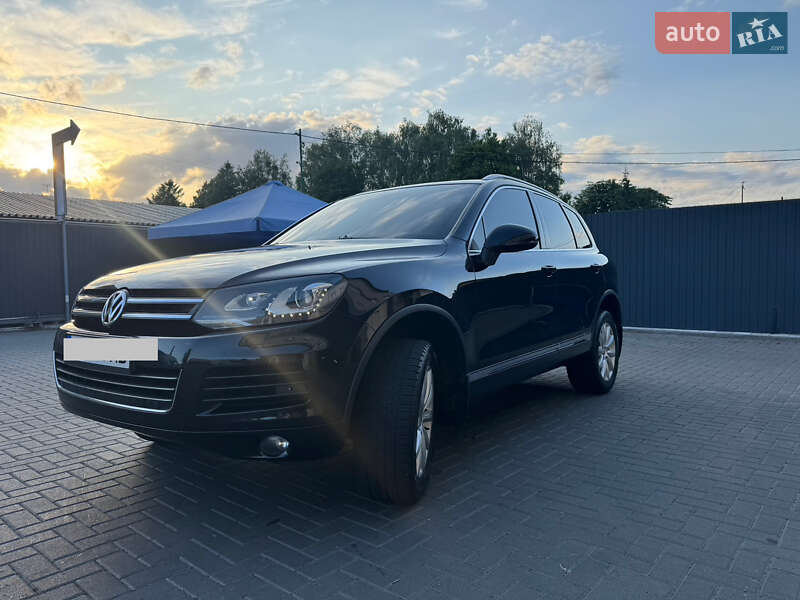 Внедорожник / Кроссовер Volkswagen Touareg 2010 в Ровно