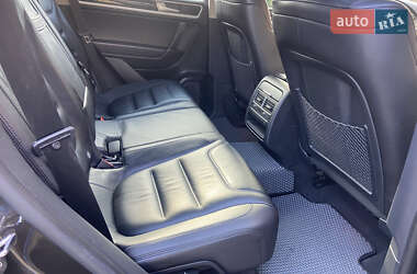 Внедорожник / Кроссовер Volkswagen Touareg 2017 в 