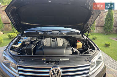 Внедорожник / Кроссовер Volkswagen Touareg 2017 в 