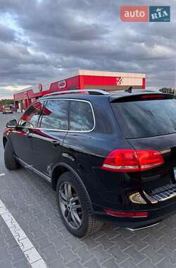Внедорожник / Кроссовер Volkswagen Touareg 2011 в 