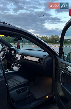 Внедорожник / Кроссовер Volkswagen Touareg 2011 в 