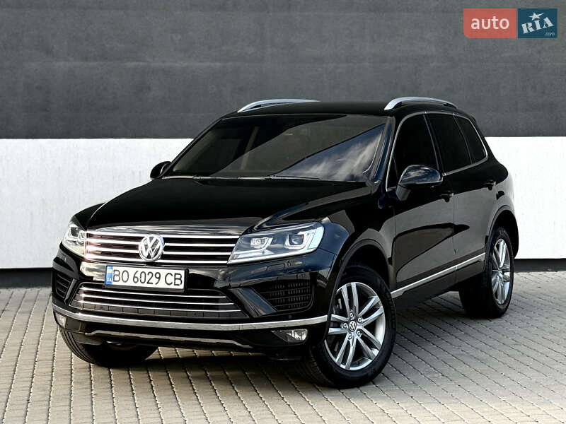 Внедорожник / Кроссовер Volkswagen Touareg 2015 в Тернополе
