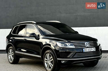 Внедорожник / Кроссовер Volkswagen Touareg 2015 в 