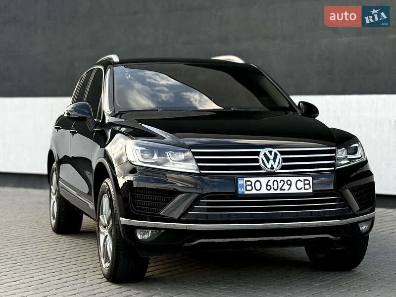 Внедорожник / Кроссовер Volkswagen Touareg 2015 в Тернополе