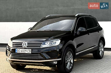 Внедорожник / Кроссовер Volkswagen Touareg 2015 в 