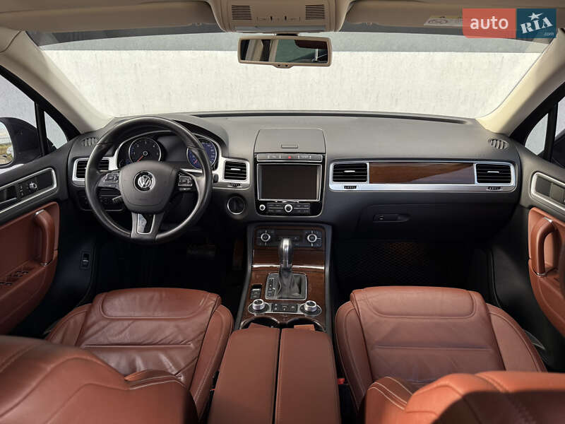 Внедорожник / Кроссовер Volkswagen Touareg 2015 в Тернополе