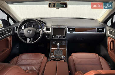 Внедорожник / Кроссовер Volkswagen Touareg 2015 в 