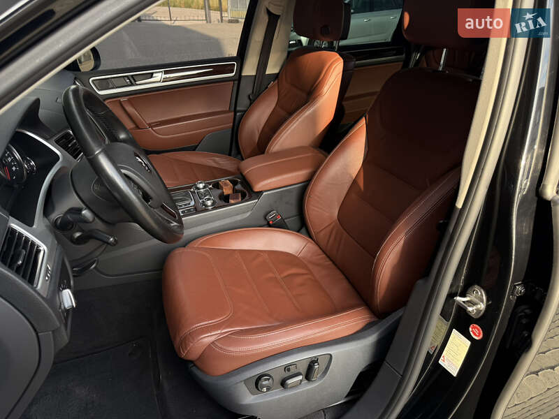 Внедорожник / Кроссовер Volkswagen Touareg 2015 в Тернополе