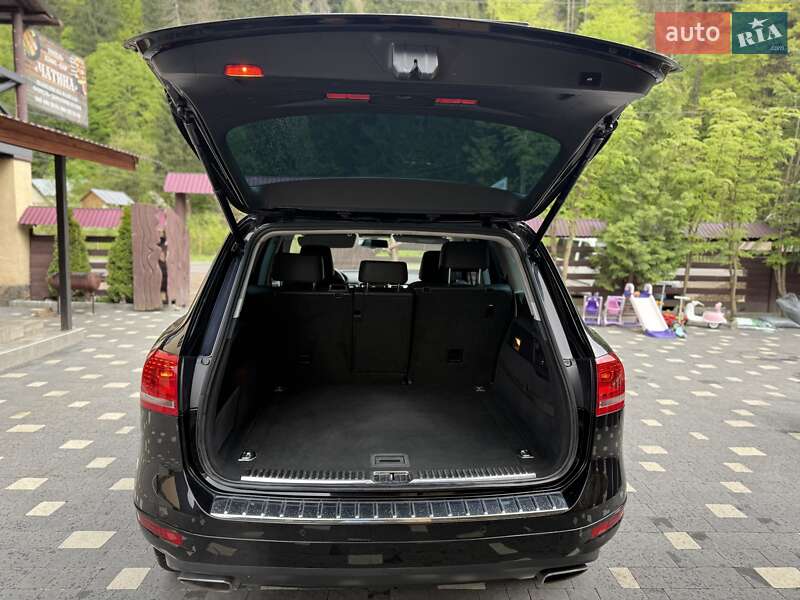Позашляховик / Кросовер Volkswagen Touareg 2011 в Міжгір'ї