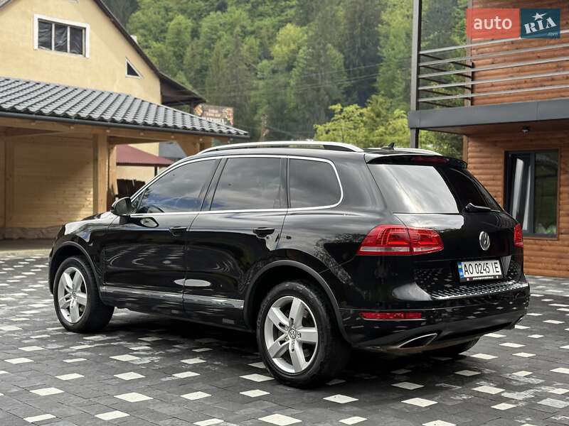 Позашляховик / Кросовер Volkswagen Touareg 2011 в Міжгір'ї