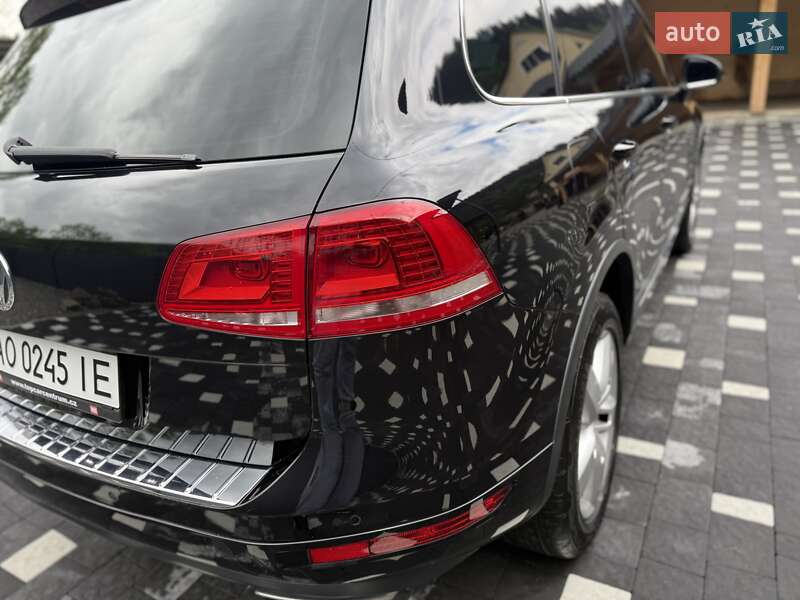 Позашляховик / Кросовер Volkswagen Touareg 2011 в Міжгір'ї