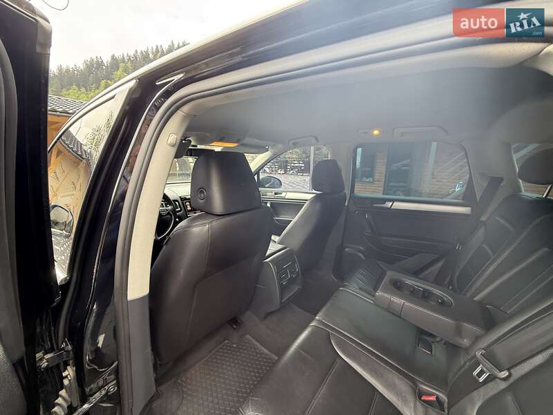 Позашляховик / Кросовер Volkswagen Touareg 2011 в Міжгір'ї