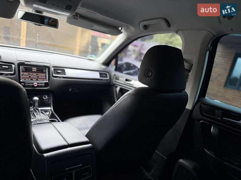 Позашляховик / Кросовер Volkswagen Touareg 2011 в Міжгір'ї
