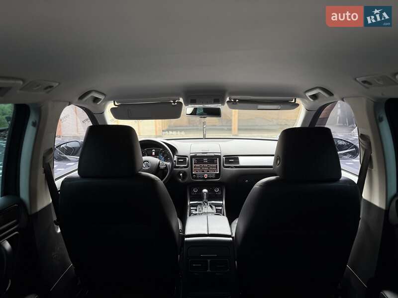 Позашляховик / Кросовер Volkswagen Touareg 2011 в Міжгір'ї