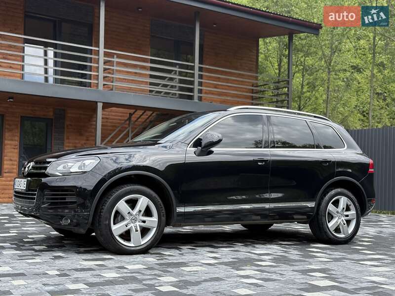 Позашляховик / Кросовер Volkswagen Touareg 2011 в Міжгір'ї