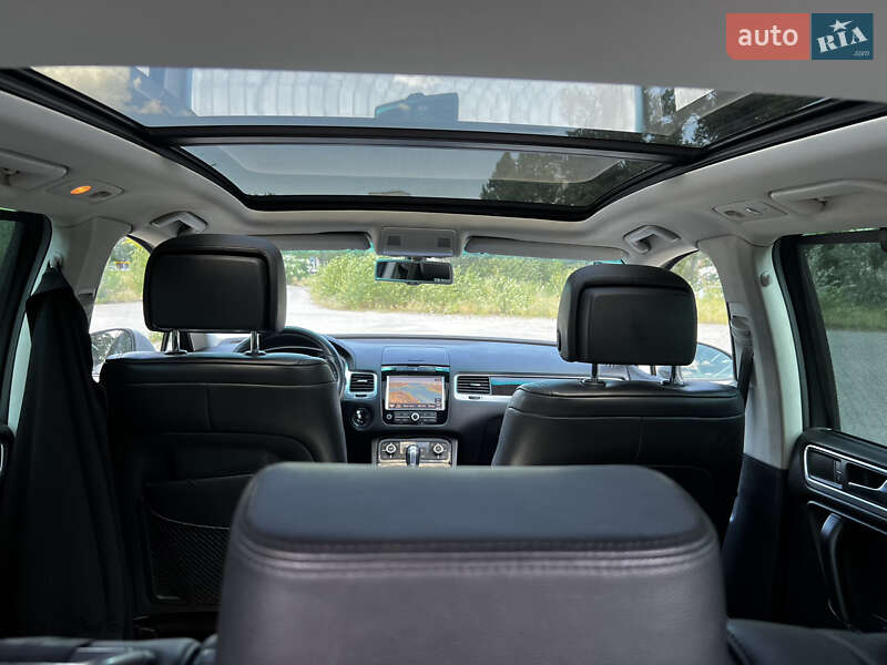 Внедорожник / Кроссовер Volkswagen Touareg 2011 в Днепре