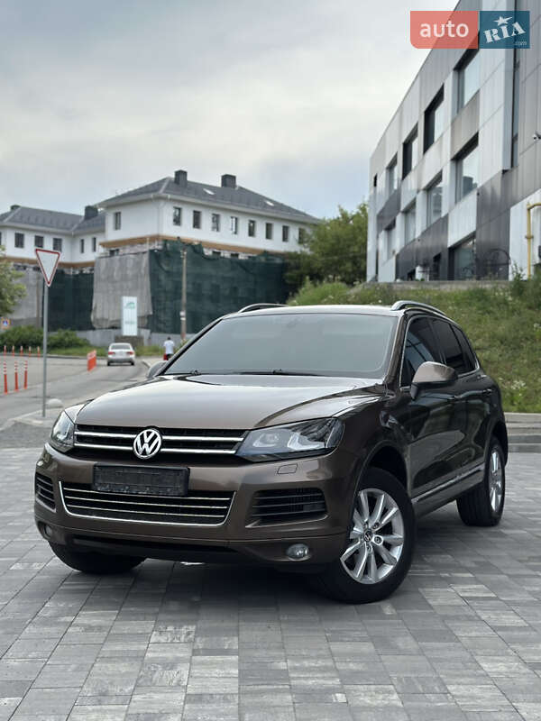 Позашляховик / Кросовер Volkswagen Touareg 2012 в Києві