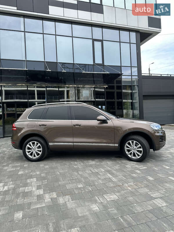 Позашляховик / Кросовер Volkswagen Touareg 2012 в Києві