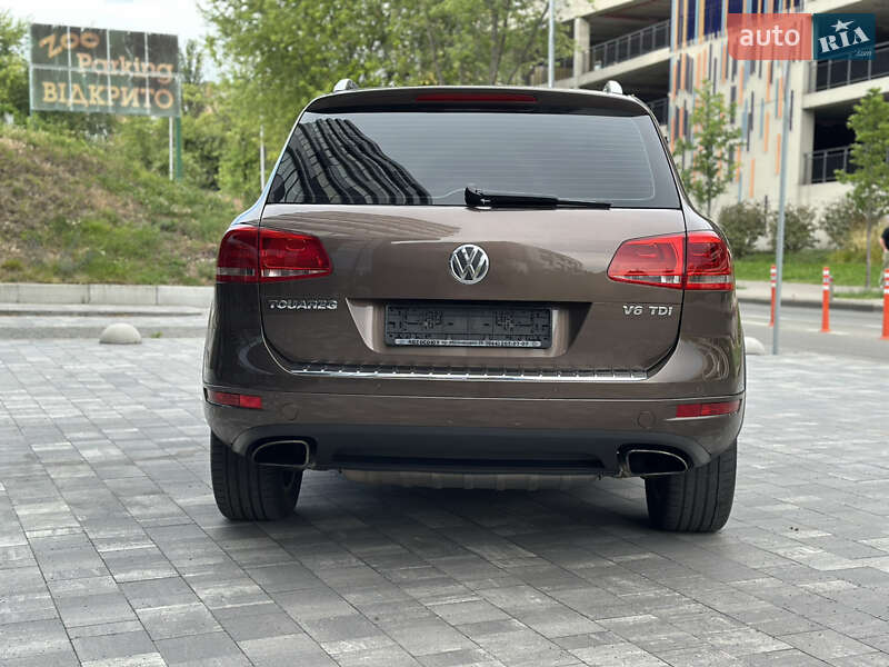 Позашляховик / Кросовер Volkswagen Touareg 2012 в Києві