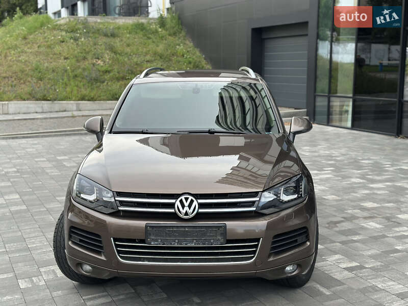 Позашляховик / Кросовер Volkswagen Touareg 2012 в Києві